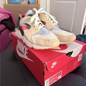 Nike Hurache’s “Yin & Yang”